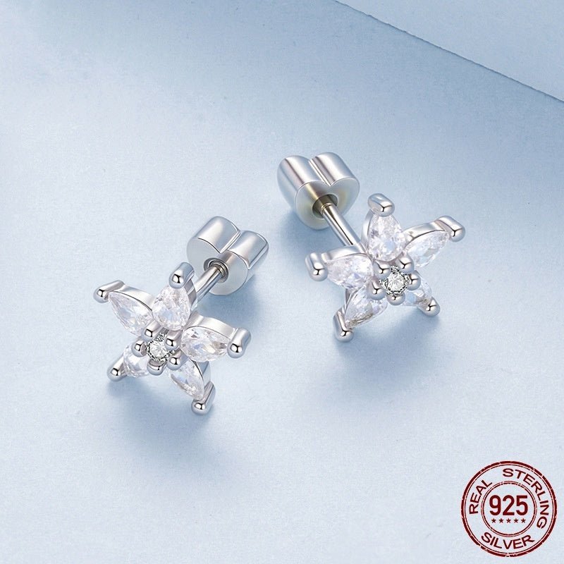 Boucles d'oreilles Fleur en Zircon Étincelant – Élégance Délicate - 𝓑𝓲𝓳𝓸𝓾𝔁𝓒𝓪𝓮𝓵𝔂𝓼 - Boucle d'oreilles - 𝓑𝓲𝓳𝓸𝓾𝔁𝓒𝓪𝓮𝓵𝔂𝓼 -