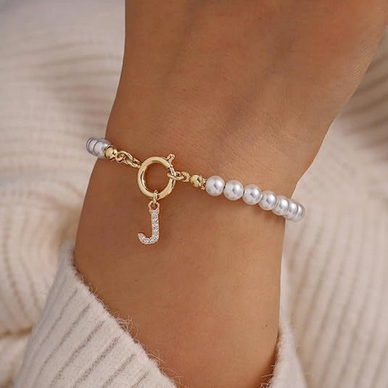 Bracelet initial – Perles 6 mm et pendentif lettre A - Z - 𝓑𝓲𝓳𝓸𝓾𝔁𝓒𝓪𝓮𝓵𝔂𝓼 - bracelet - 𝓑𝓲𝓳𝓸𝓾𝔁𝓒𝓪𝓮𝓵𝔂𝓼 -