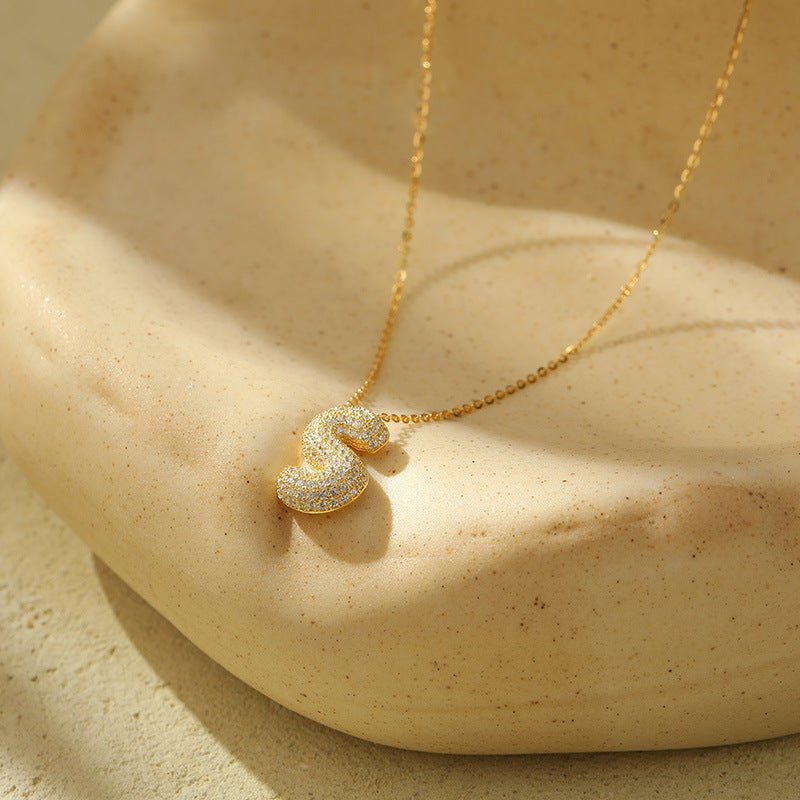 Collier Lettres Bubble en Acier Inoxydable – Élégance et Modernité - 𝓑𝓲𝓳𝓸𝓾𝔁𝓒𝓪𝓮𝓵𝔂𝓼 - Collier - 𝓑𝓲𝓳𝓸𝓾𝔁𝓒𝓪𝓮𝓵𝔂𝓼 -