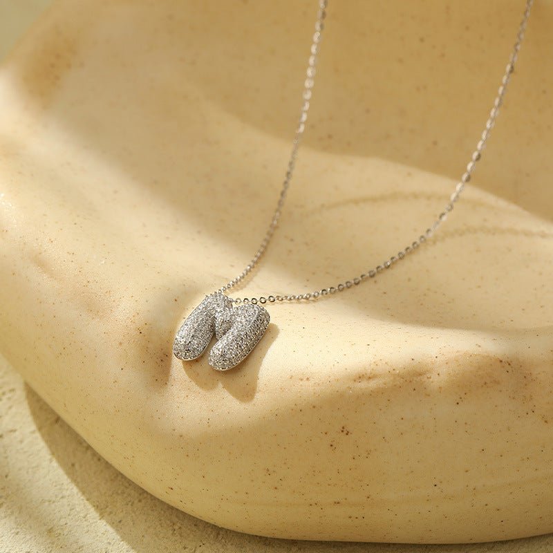 Collier Lettres Bubble en Acier Inoxydable – Élégance et Modernité - 𝓑𝓲𝓳𝓸𝓾𝔁𝓒𝓪𝓮𝓵𝔂𝓼 - Collier - 𝓑𝓲𝓳𝓸𝓾𝔁𝓒𝓪𝓮𝓵𝔂𝓼 -