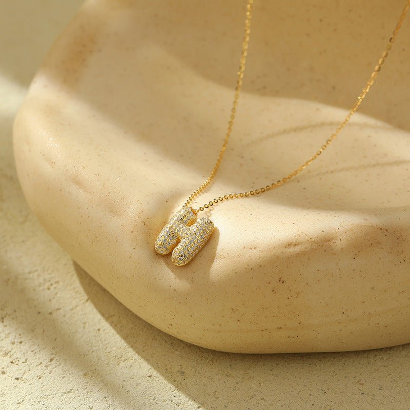 Collier Lettres Bubble en Acier Inoxydable – Élégance et Modernité - 𝓑𝓲𝓳𝓸𝓾𝔁𝓒𝓪𝓮𝓵𝔂𝓼 - Collier - 𝓑𝓲𝓳𝓸𝓾𝔁𝓒𝓪𝓮𝓵𝔂𝓼 -