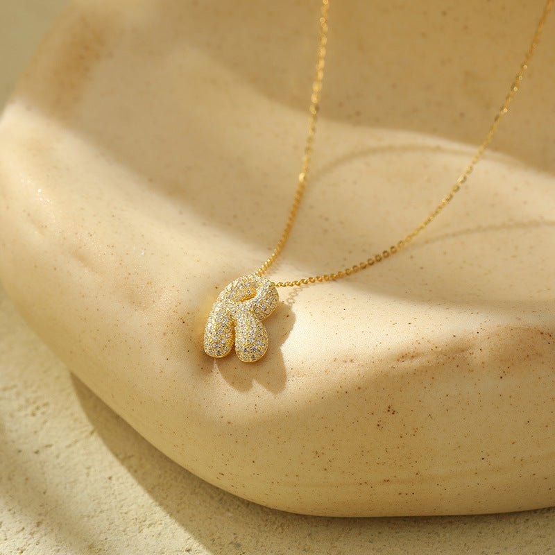 Collier Lettres Bubble en Acier Inoxydable – Élégance et Modernité - 𝓑𝓲𝓳𝓸𝓾𝔁𝓒𝓪𝓮𝓵𝔂𝓼 - Collier - 𝓑𝓲𝓳𝓸𝓾𝔁𝓒𝓪𝓮𝓵𝔂𝓼 -