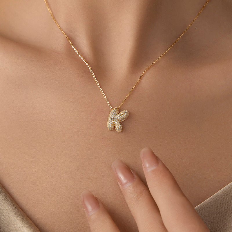 Collier Lettres Bubble en Acier Inoxydable – Élégance et Modernité - 𝓑𝓲𝓳𝓸𝓾𝔁𝓒𝓪𝓮𝓵𝔂𝓼 - Collier - 𝓑𝓲𝓳𝓸𝓾𝔁𝓒𝓪𝓮𝓵𝔂𝓼 -