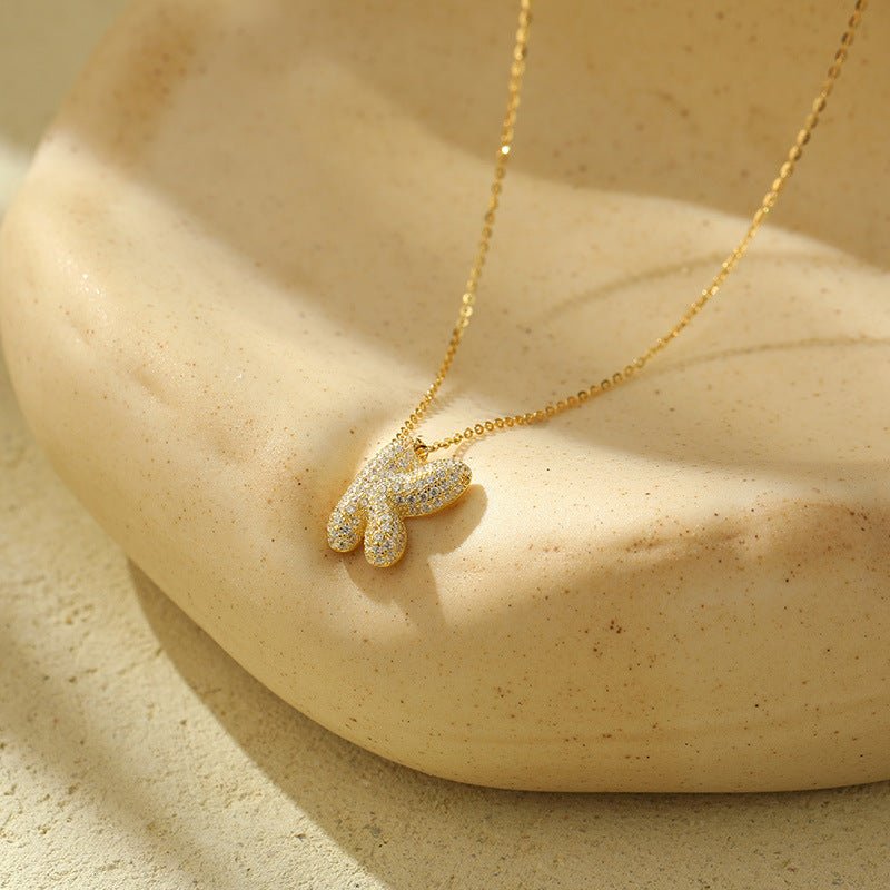 Collier Lettres Bubble en Acier Inoxydable – Élégance et Modernité - 𝓑𝓲𝓳𝓸𝓾𝔁𝓒𝓪𝓮𝓵𝔂𝓼 - Collier - 𝓑𝓲𝓳𝓸𝓾𝔁𝓒𝓪𝓮𝓵𝔂𝓼 -