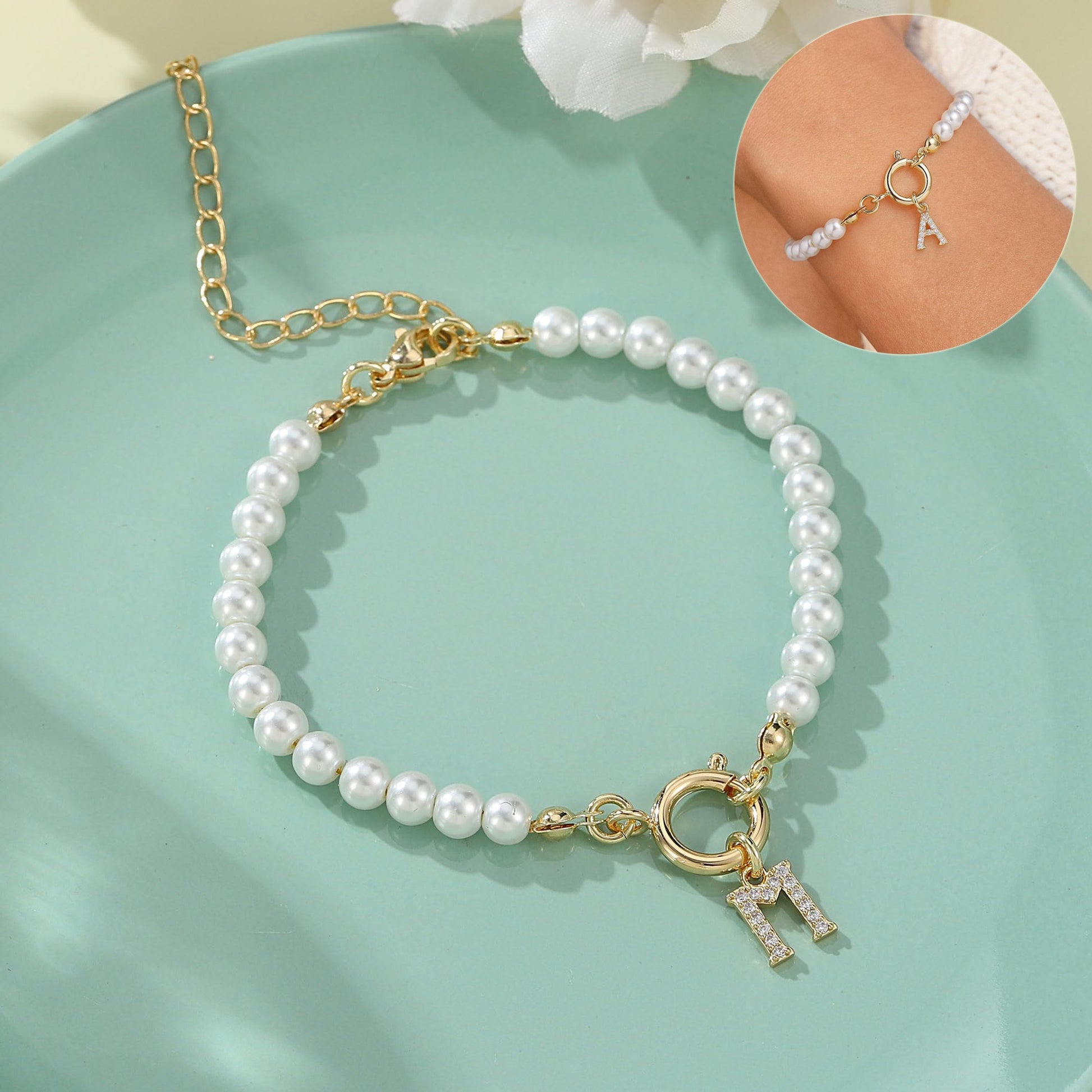 Bracelet initial – Perles 6 mm et pendentif lettre A - Z - 𝓑𝓲𝓳𝓸𝓾𝔁𝓒𝓪𝓮𝓵𝔂𝓼 - bracelet - 𝓑𝓲𝓳𝓸𝓾𝔁𝓒𝓪𝓮𝓵𝔂𝓼 - 