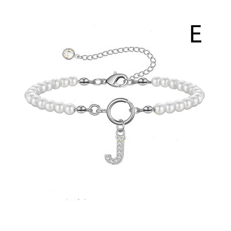Bracelet initial – Perles 6 mm et pendentif lettre A - Z - 𝓑𝓲𝓳𝓸𝓾𝔁𝓒𝓪𝓮𝓵𝔂𝓼 - bracelet - 𝓑𝓲𝓳𝓸𝓾𝔁𝓒𝓪𝓮𝓵𝔂𝓼 - 