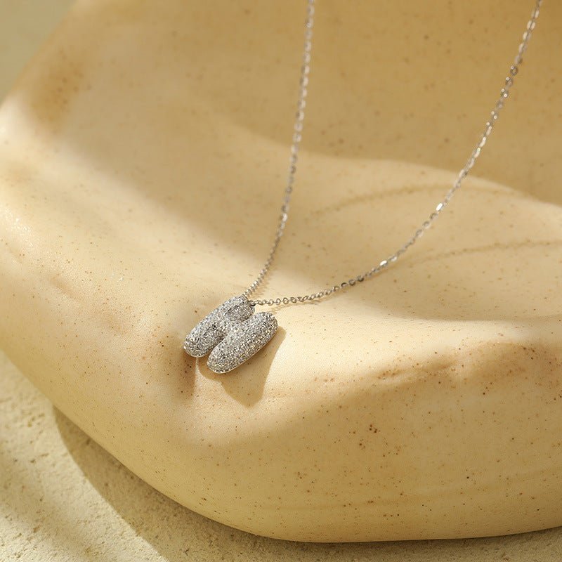 Collier Lettres Bubble en Acier Inoxydable – Élégance et Modernité - 𝓑𝓲𝓳𝓸𝓾𝔁𝓒𝓪𝓮𝓵𝔂𝓼 - Collier - 𝓑𝓲𝓳𝓸𝓾𝔁𝓒𝓪𝓮𝓵𝔂𝓼 - 